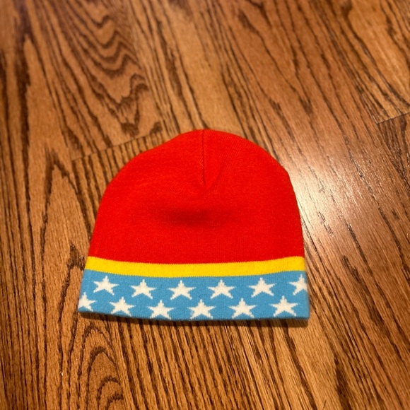 Kids Wonder Woman hat - Picture 3 of 3